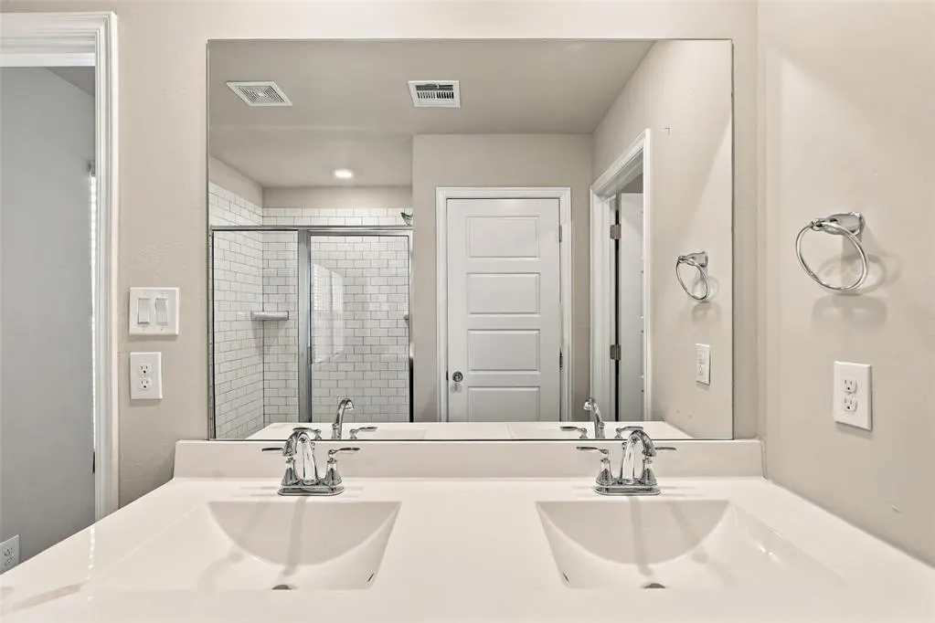 Photo 17 — 2425 Sunshine Lane, Yukon, OK 73099