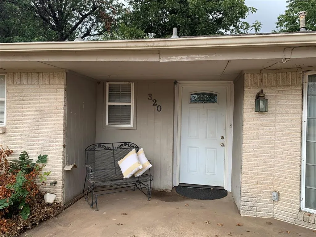 Photo 2 — 320 S Ranchwood Mannor Drive, Oklahoma City, OK 73139