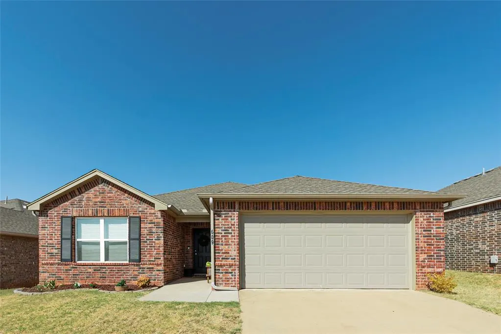 Front exterior — 609 Audrey Drive, Tuttle, OK 73089