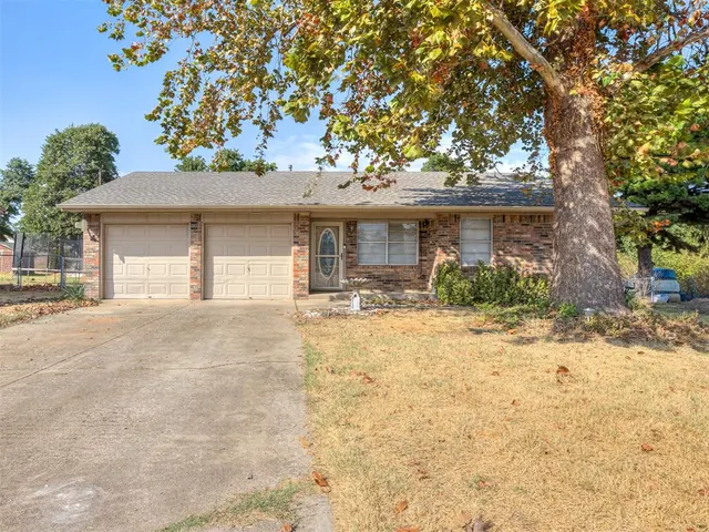 Photo 2 — 3323 Cox Circle, Choctaw, OK 73020