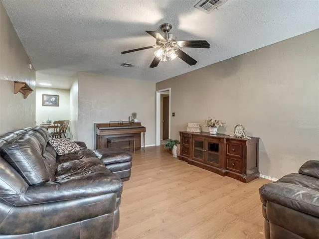 Photo 8 — 3323 Cox Circle, Choctaw, OK 73020