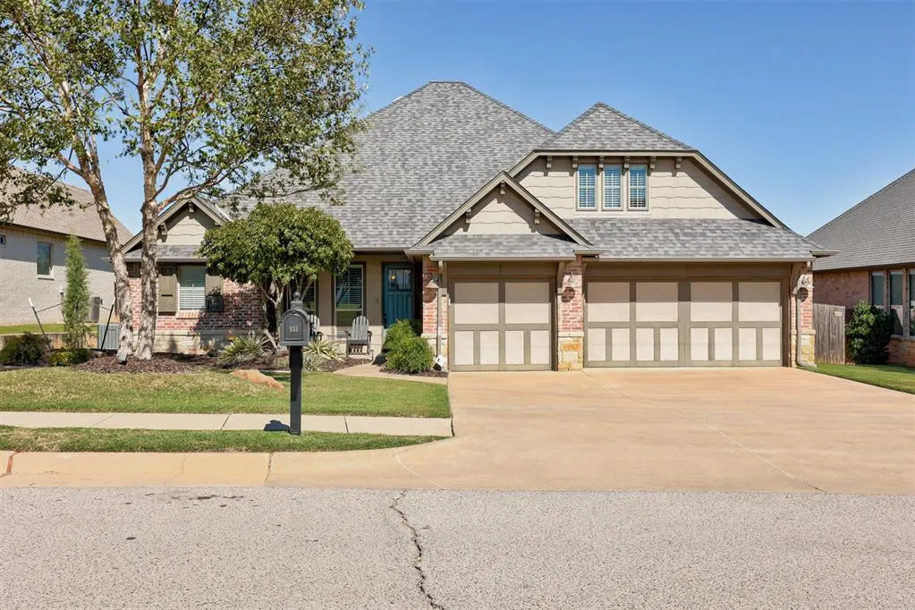 Photo 2 — 533 Newport Bridge Drive, Edmond, OK 73034
