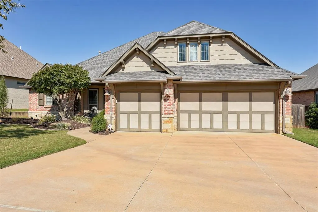 Photo 3 — 533 Newport Bridge Drive, Edmond, OK 73034