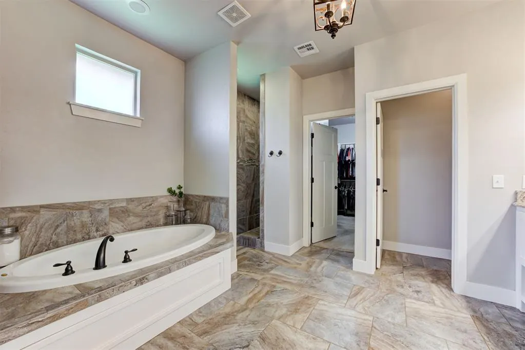 Photo 21 — 533 Newport Bridge Drive, Edmond, OK 73034