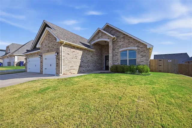 Photo 2 — 9316 SW 40th Street, Oklahoma City, OK 73179