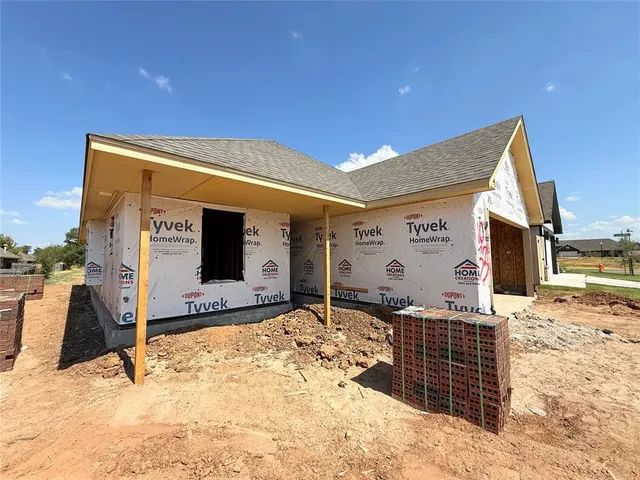 Photo 2 — 1033 SW 139th Terrace, Oklahoma City, OK 73170