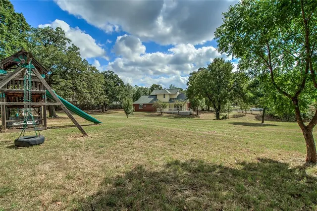 Photo 7 — 501 Pleasant Oaks Circle, Edmond, OK 73034