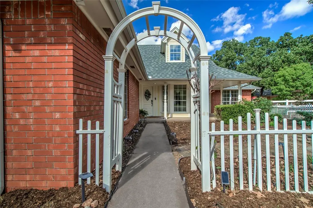 Photo 9 — 501 Pleasant Oaks Circle, Edmond, OK 73034