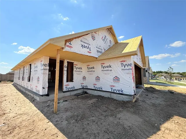 Photo 2 — 1028 SW 139th Terrace, Oklahoma City, OK 73170