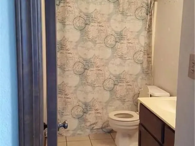 Photo 5 — 5406 Peachtree Drive, Warr Acres, OK 73122