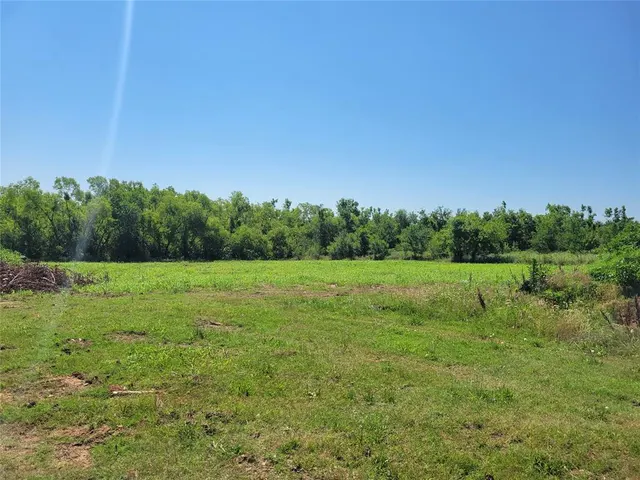 Photo 3 — 402 S 3rd Street, McLoud, OK 74851