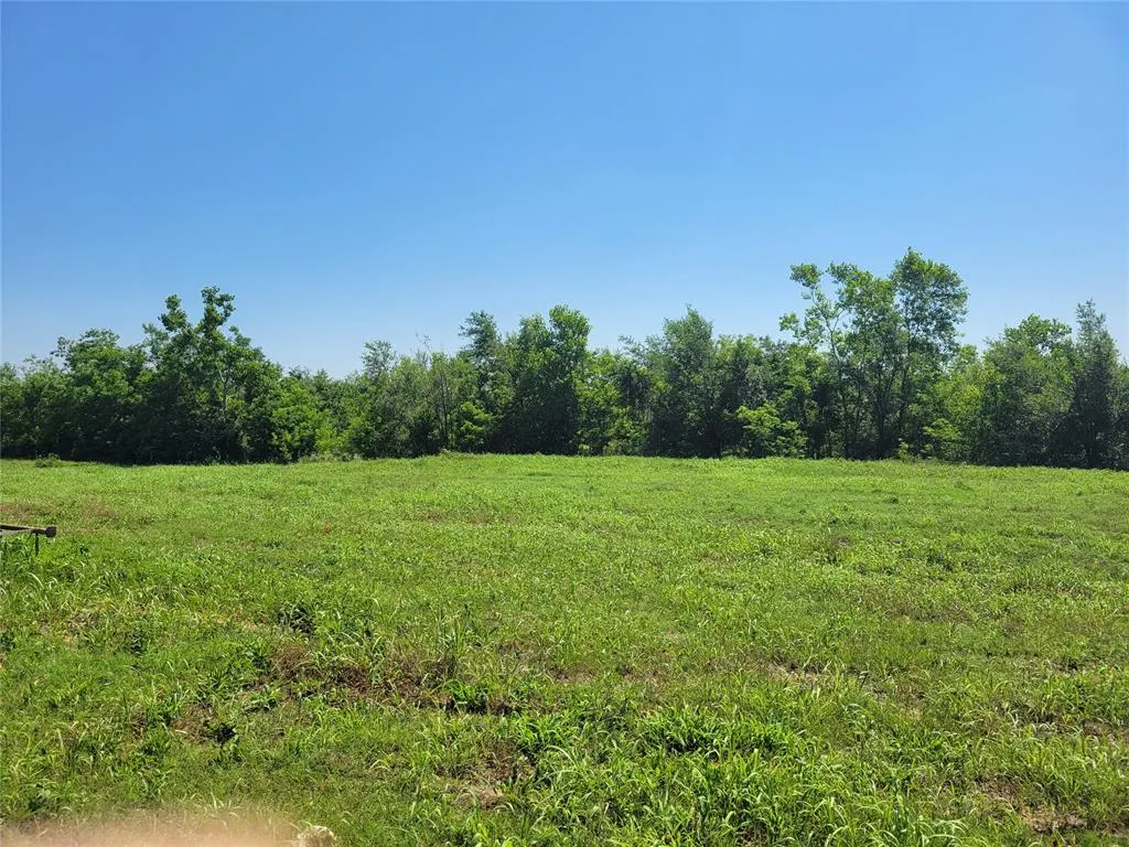 Photo 4 — 402 S 3rd Street, McLoud, OK 74851