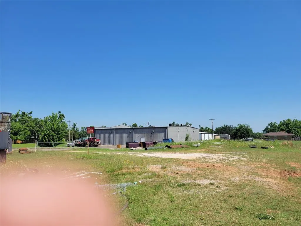 Photo 5 — 402 S 3rd Street, McLoud, OK 74851