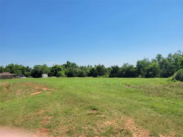 Photo 6 — 402 S 3rd Street, McLoud, OK 74851