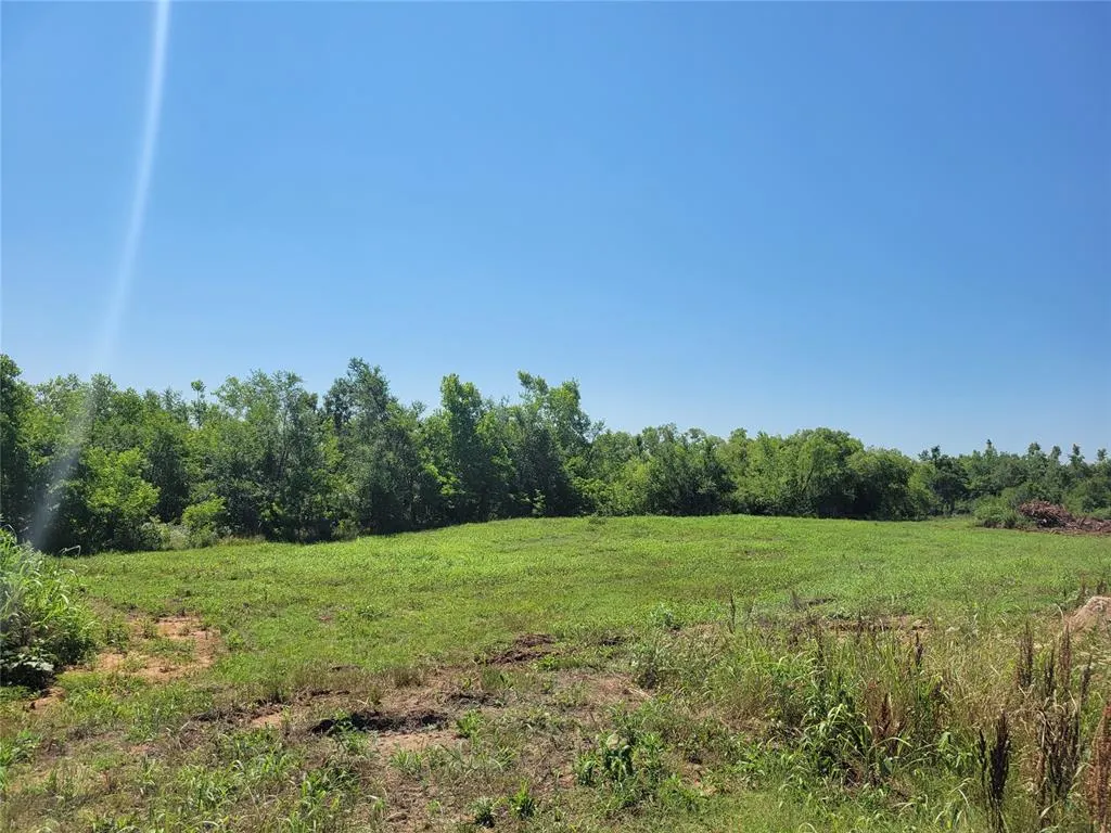 Photo 7 — 402 S 3rd Street, McLoud, OK 74851