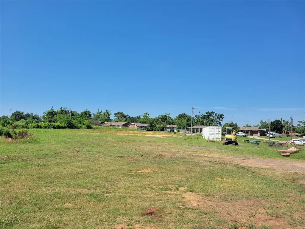 Photo 9 — 402 S 3rd Street, McLoud, OK 74851