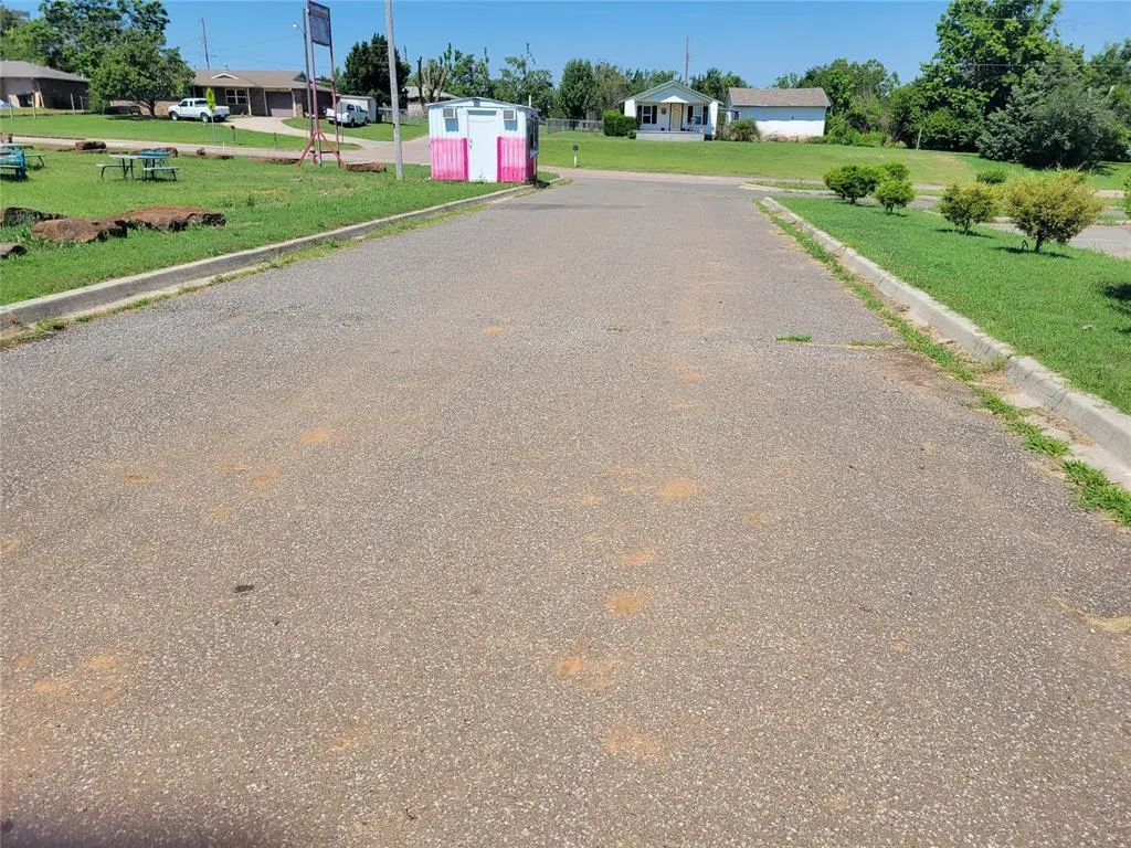Photo 10 — 402 S 3rd Street, McLoud, OK 74851