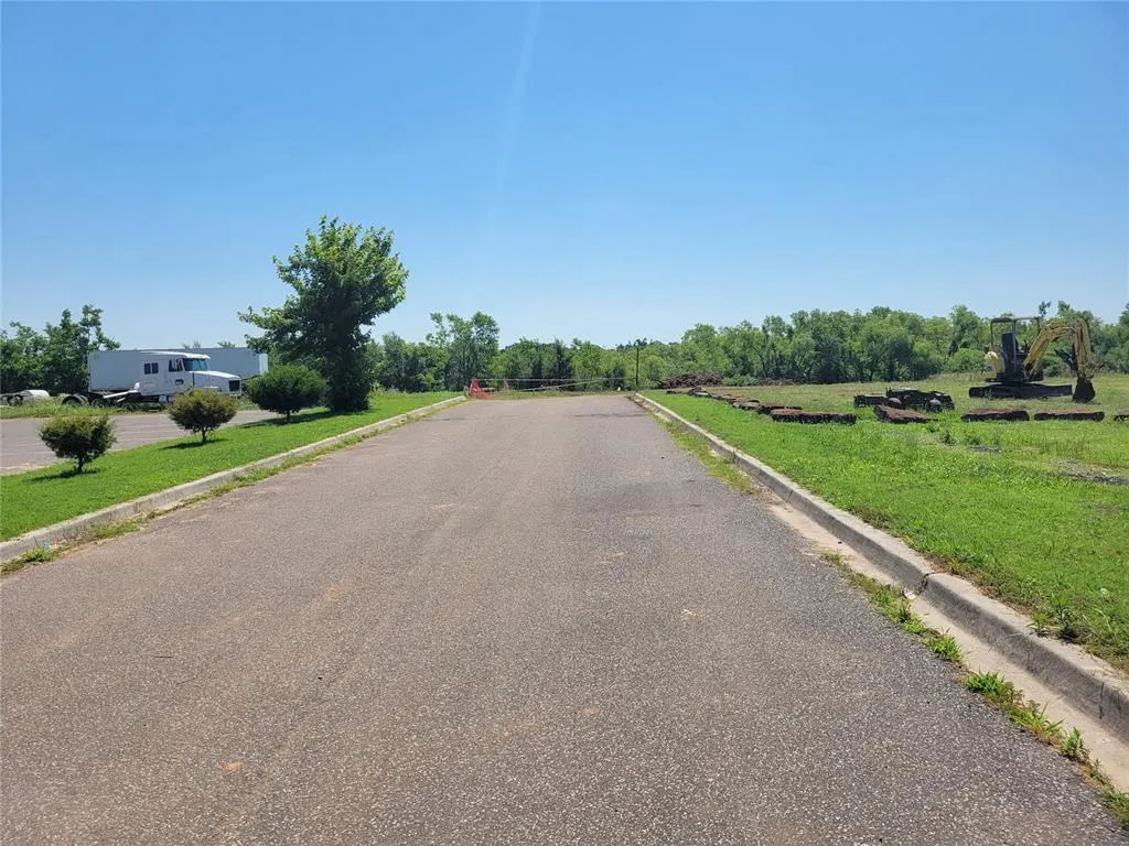 Photo 12 — 402 S 3rd Street, McLoud, OK 74851