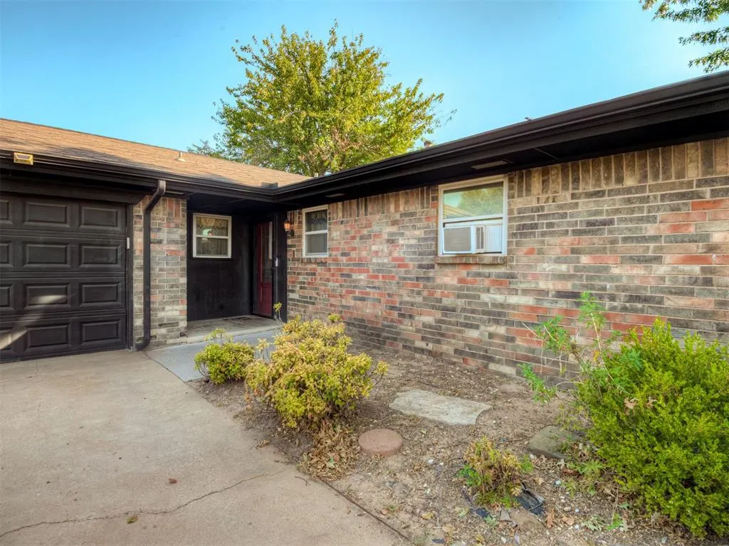 Photo 2 — 2505 SW 91st, Oklahoma City, OK 73159