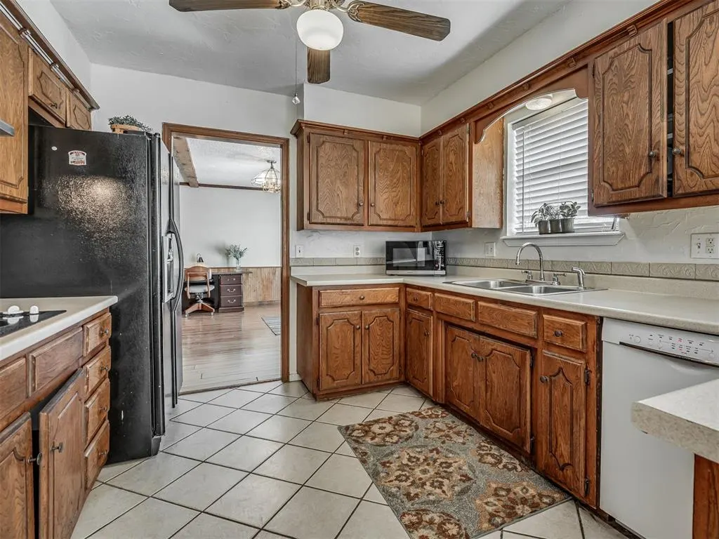 Photo 14 — 15070 Tomahawk Drive, Yukon, OK 73099