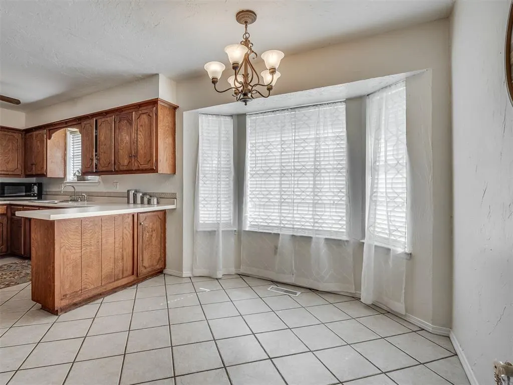 Photo 16 — 15070 Tomahawk Drive, Yukon, OK 73099