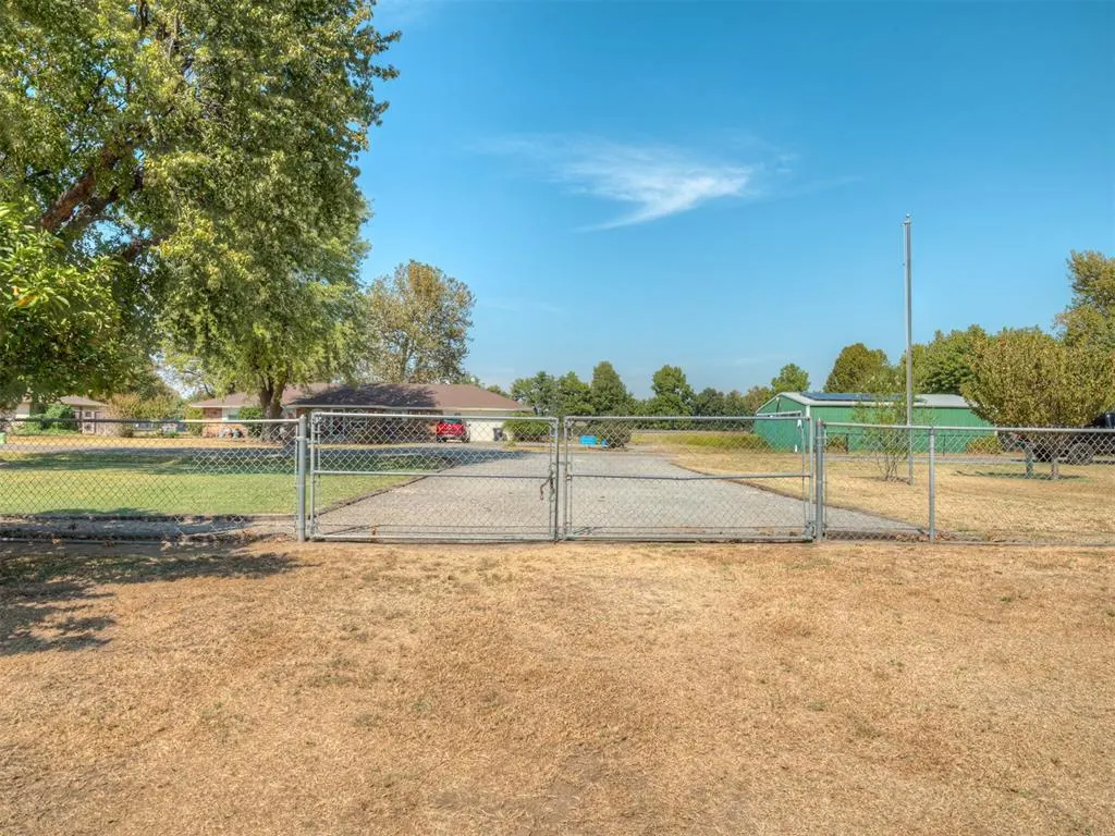 Photo 38 — 15070 Tomahawk Drive, Yukon, OK 73099