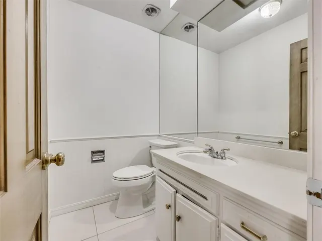 Photo 8 — 3024 Middlesex Drive, Oklahoma City, OK 73120
