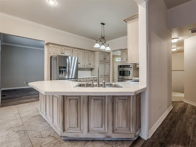 Photo 8 — 709 N Creek Drive, Edmond, OK 73034