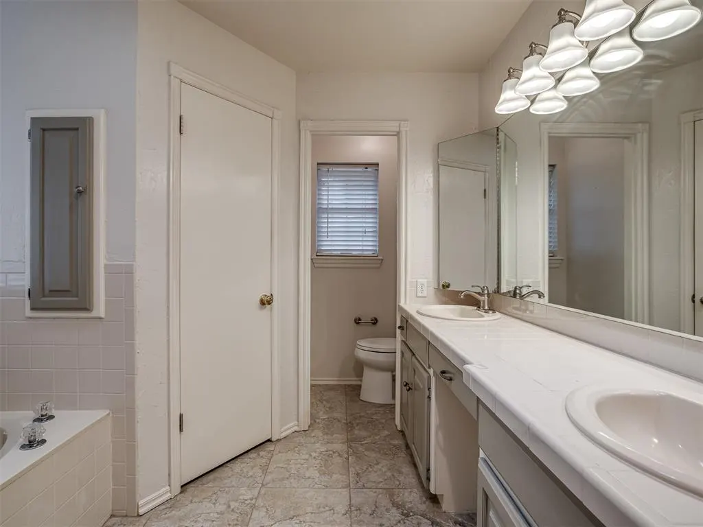Photo 15 — 709 N Creek Drive, Edmond, OK 73034