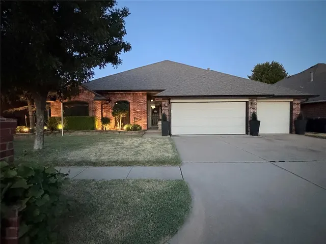 Photo 6 — 7204 Green Meadow Lane, Oklahoma City, OK 73132