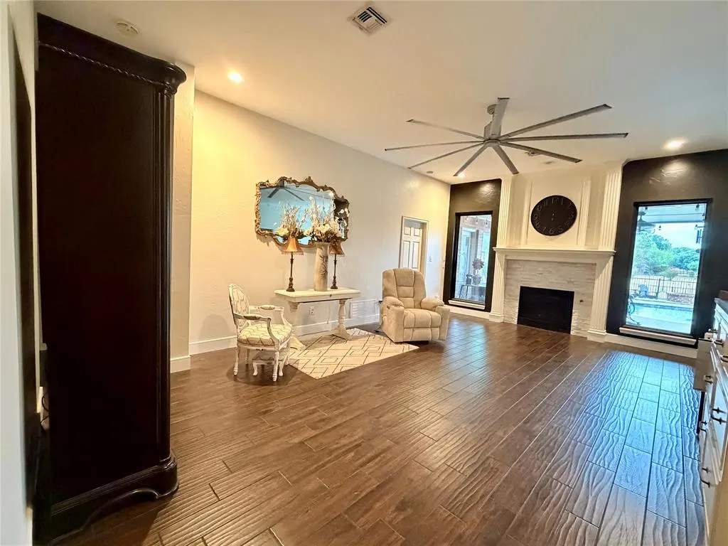 Photo 9 — 7204 Green Meadow Lane, Oklahoma City, OK 73132