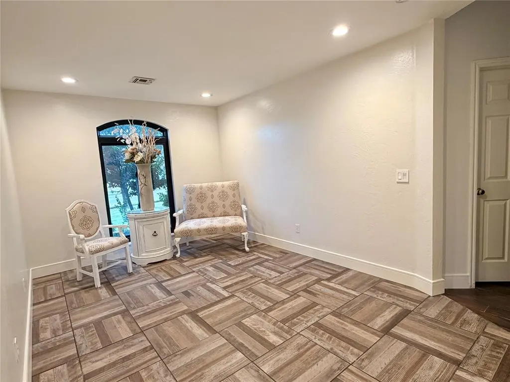 Photo 10 — 7204 Green Meadow Lane, Oklahoma City, OK 73132
