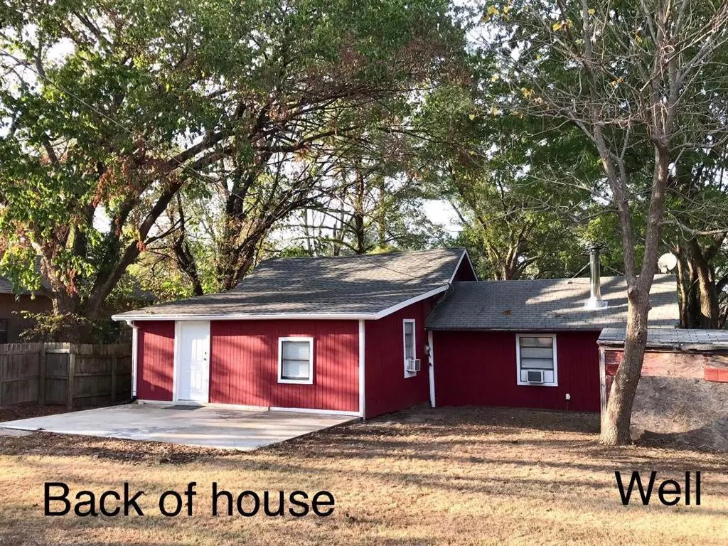 Photo 2 — 411 E Hickory Street, Holdenville, OK 74848