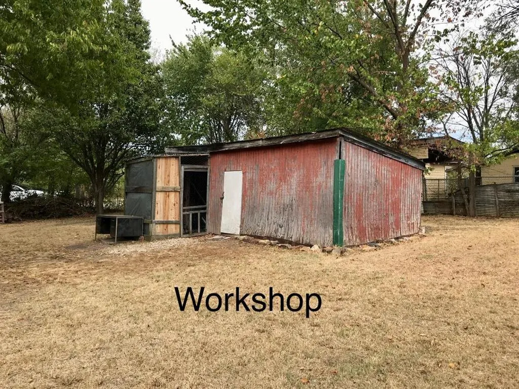 Photo 22 — 411 E Hickory Street, Holdenville, OK 74848