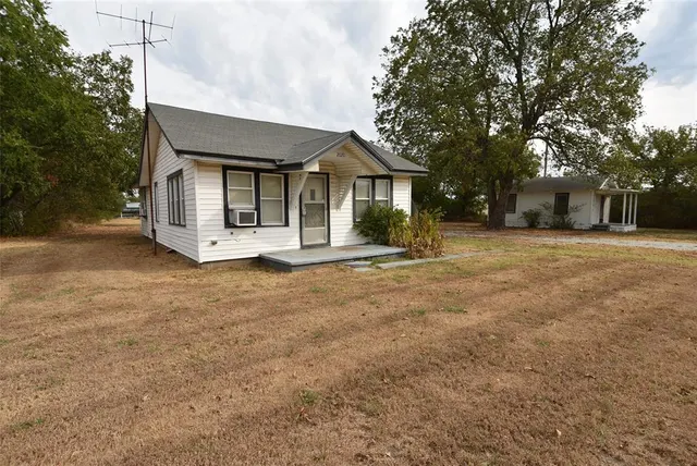 Photo 2 — 2020 N Union Avenue, Seminole, OK 74868
