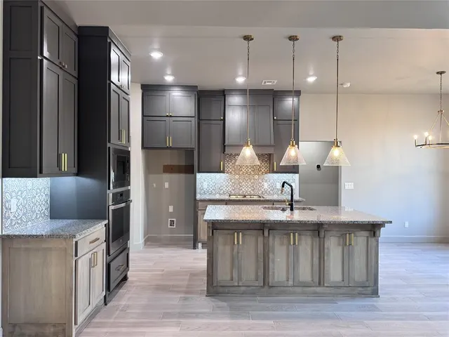 Photo 4 — 16020 Navarra Way, Oklahoma City, OK 73170