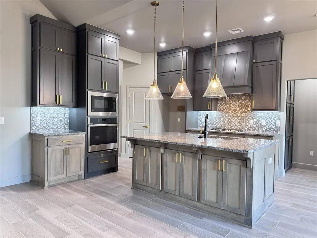 Photo 11 — 16020 Navarra Way, Oklahoma City, OK 73170