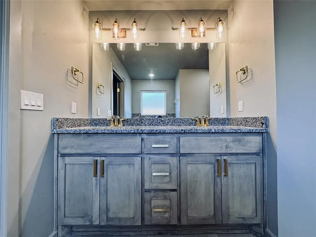 Photo 19 — 16020 Navarra Way, Oklahoma City, OK 73170