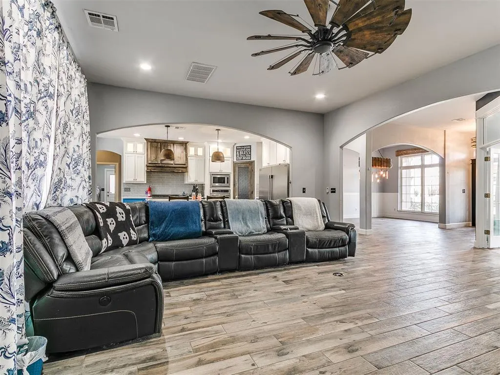 Photo 5 — 16316 Cobblestone Circle, Choctaw, OK 73020