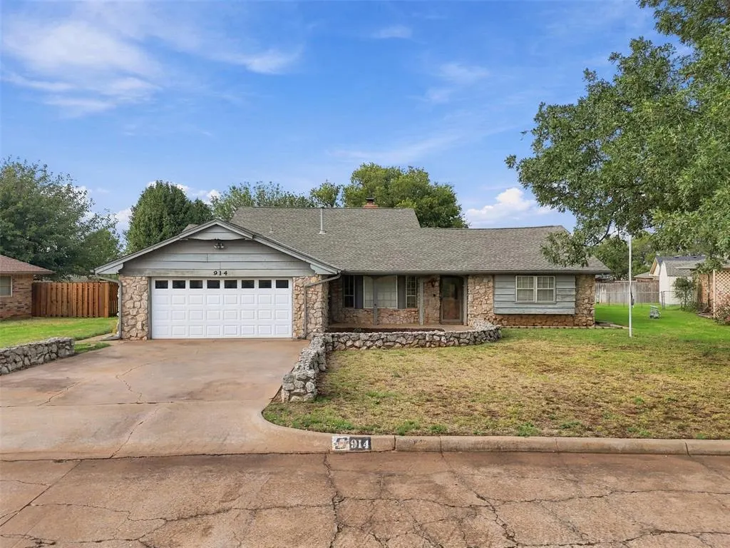 Front exterior — 914 W Fay Avenue, Kingfisher, OK 73750