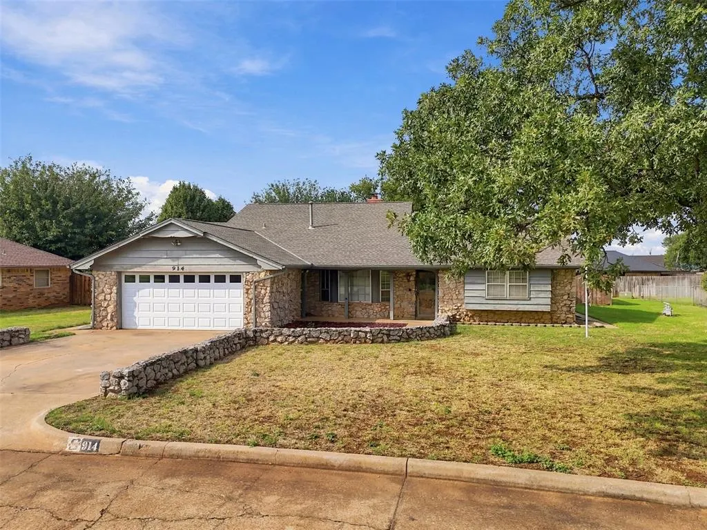 Photo 2 — 914 W Fay Avenue, Kingfisher, OK 73750
