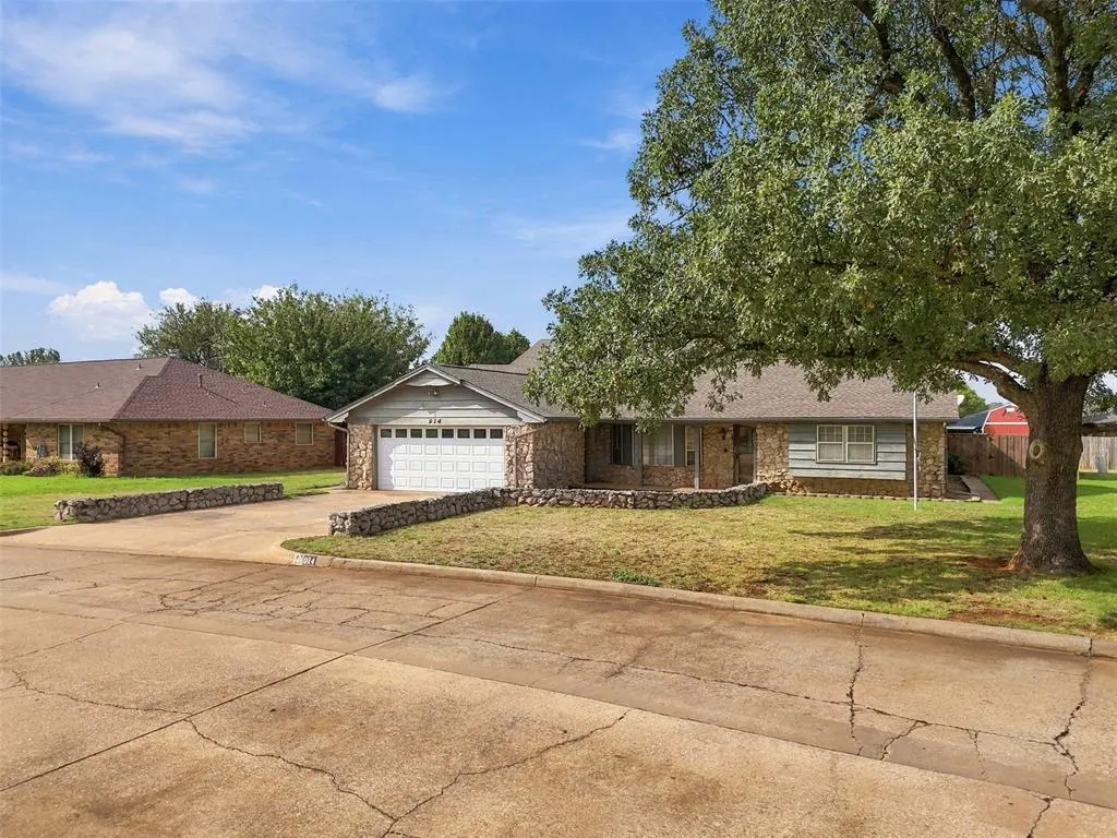Photo 3 — 914 W Fay Avenue, Kingfisher, OK 73750