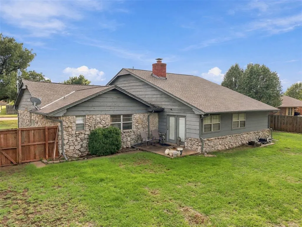Photo 8 — 914 W Fay Avenue, Kingfisher, OK 73750