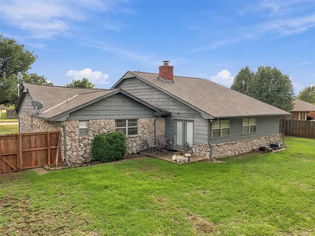 Photo 8 — 914 W Fay Avenue, Kingfisher, OK 73750