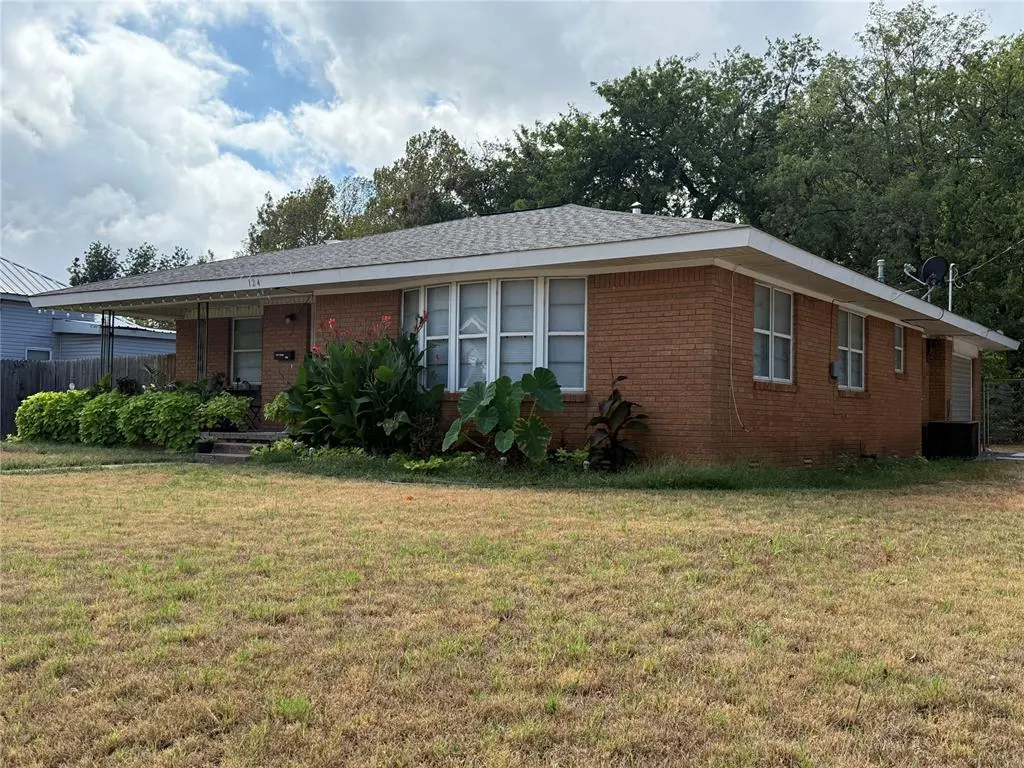 Photo 2 — 124 S 11th Street, Chickasha, OK 73018