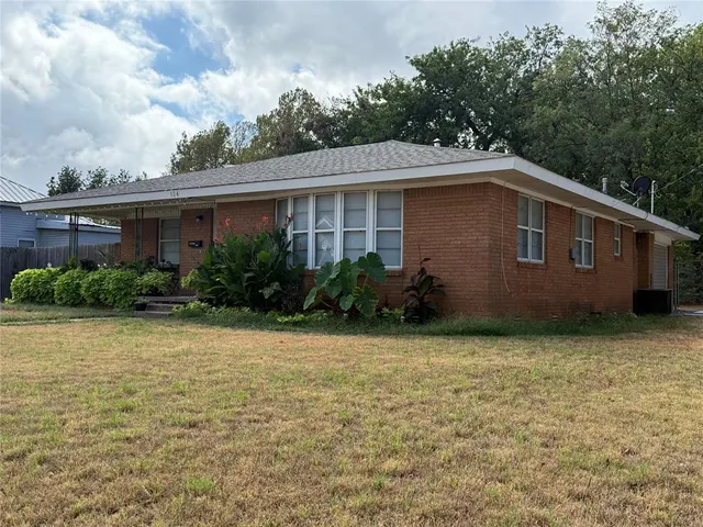 Photo 2 — 124 S 11th Street, Chickasha, OK 73018