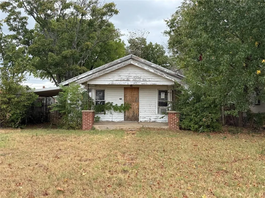 Front exterior — 212 S 4th Street, McLoud, OK 74851