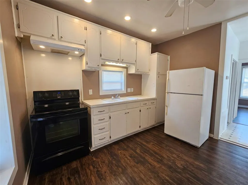 Photo 2 — 907 SE B Street, Ardmore, OK 73401