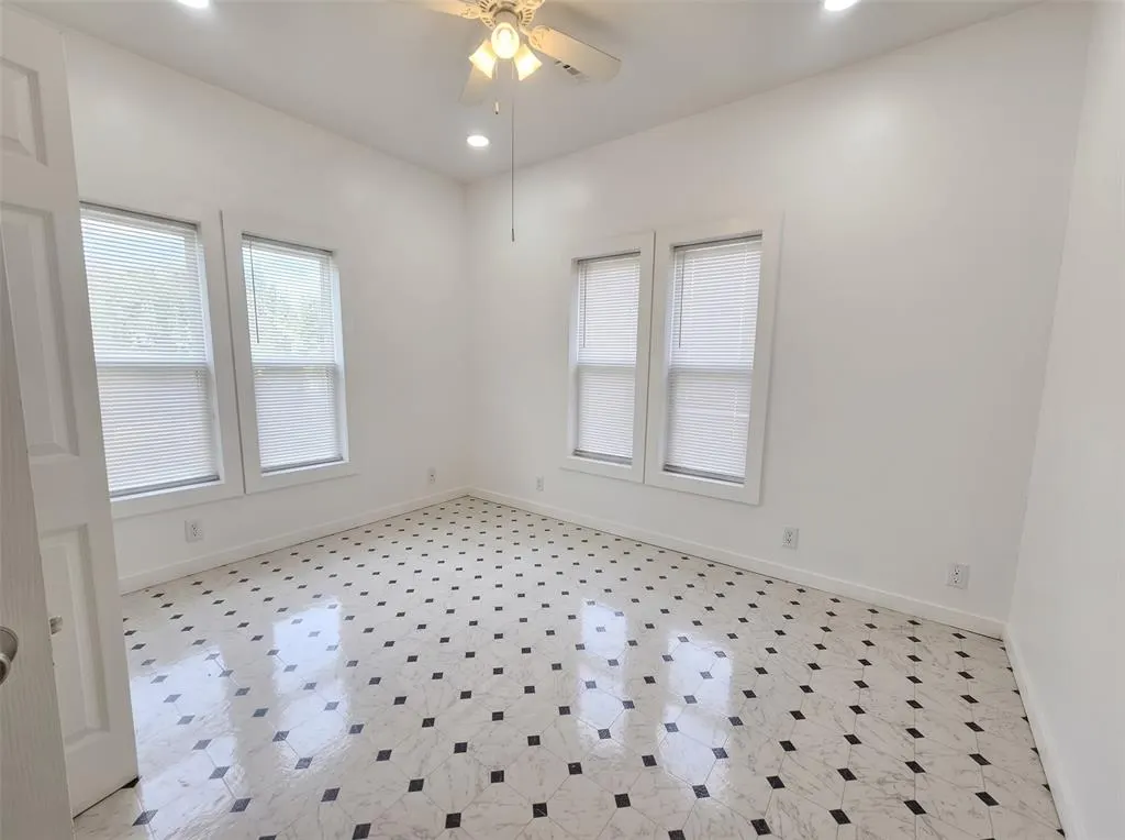Photo 7 — 907 SE B Street, Ardmore, OK 73401