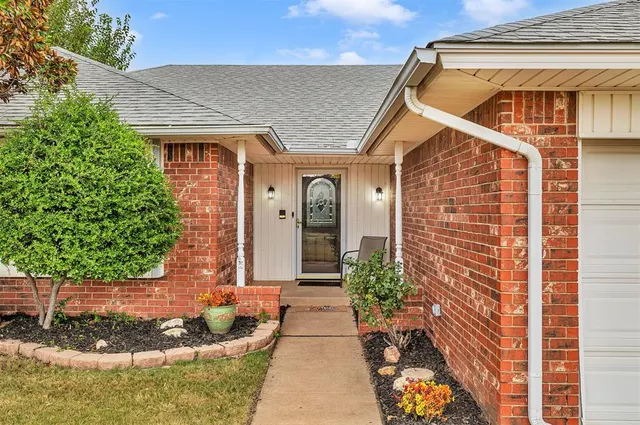Photo 3 — 2437 SW 93rd Street, Oklahoma City, OK 73159